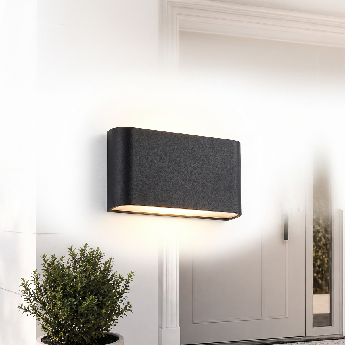 Atelierée Porto IP54 exterior wall light, mounted view