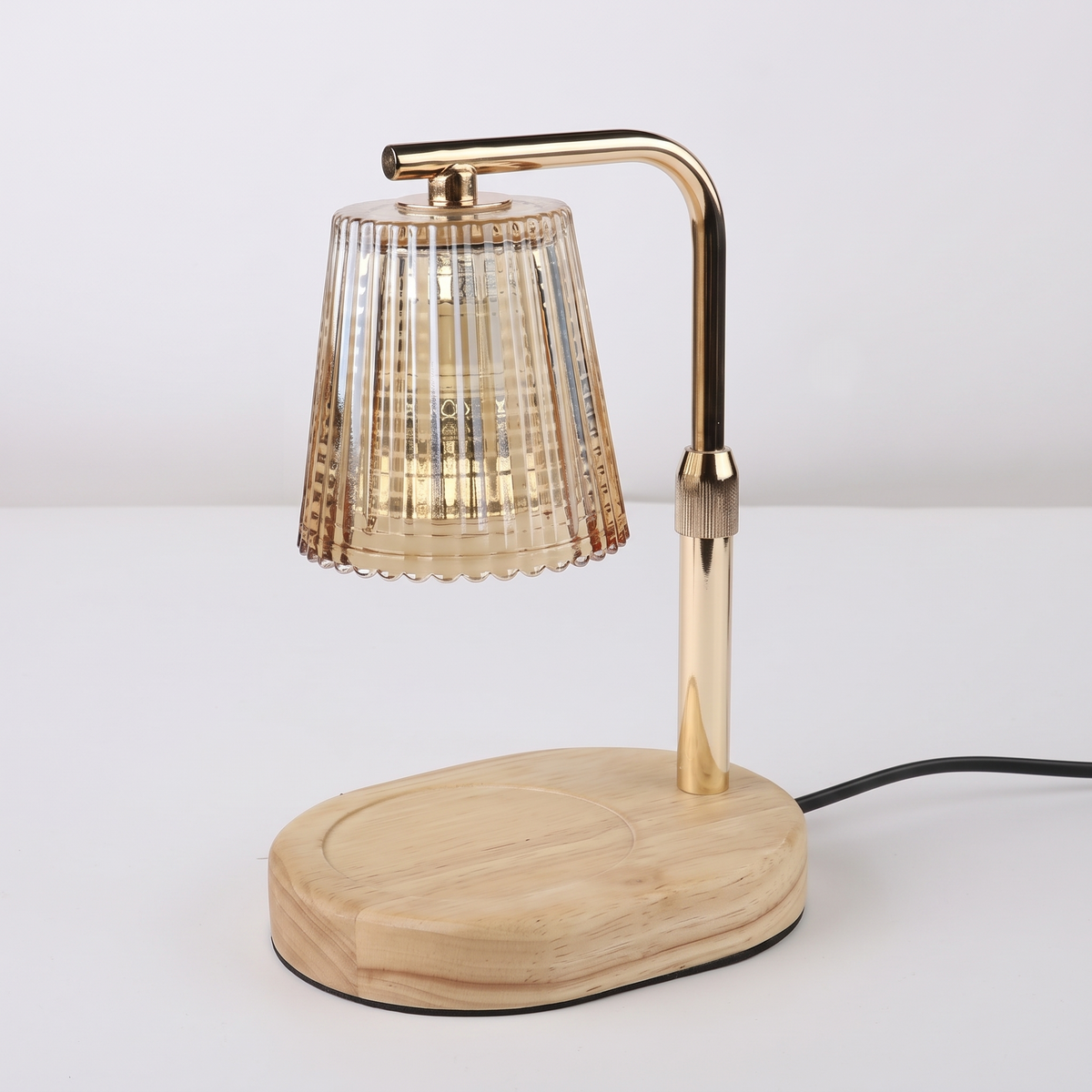 Atelierée Solene candle warmer lamp on a white background
