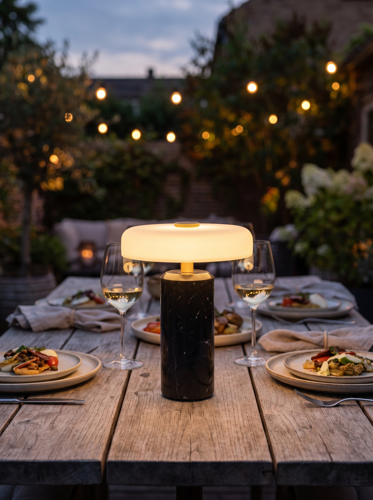 Nero iwt1 outdoor dining table