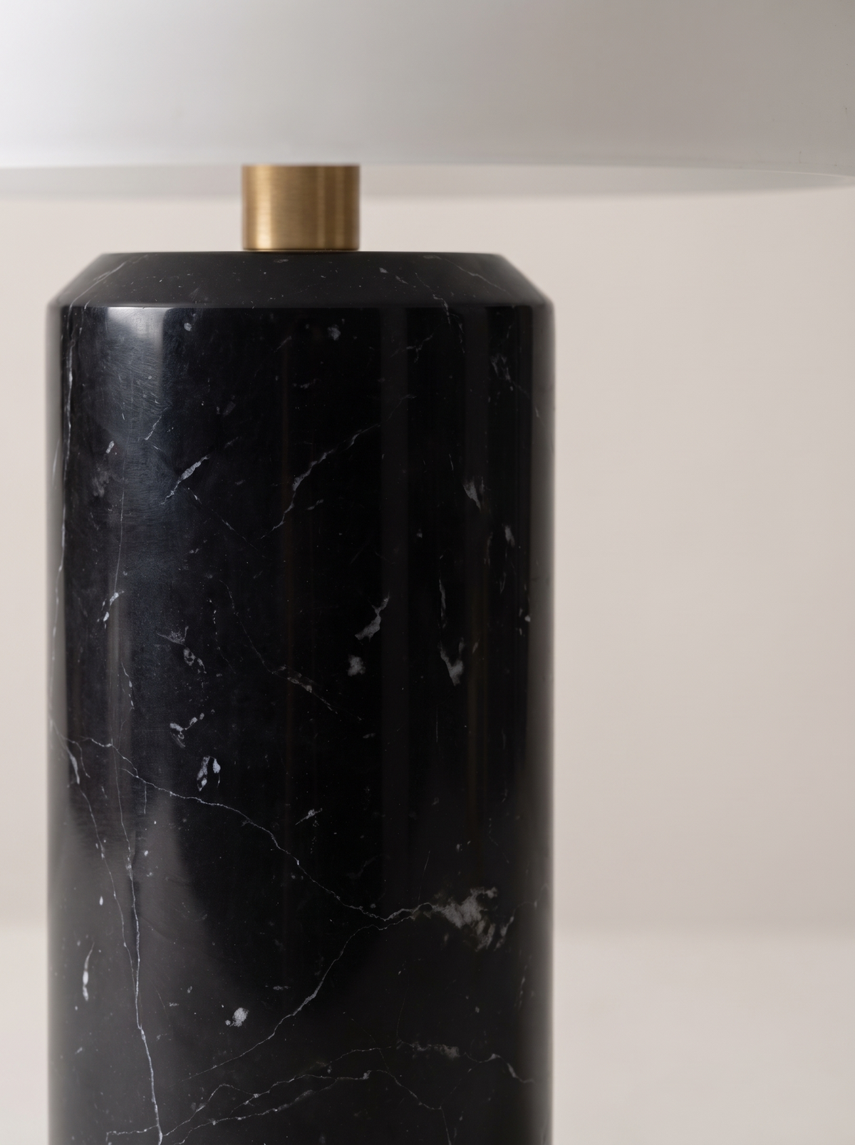 Nero iwt2 black marble base detail